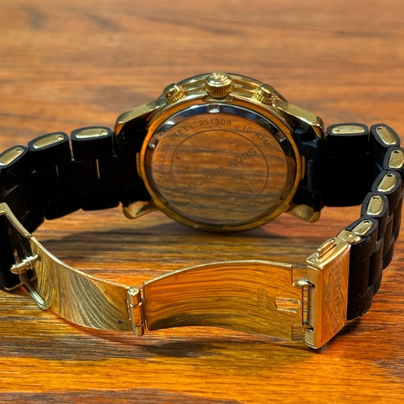 Michael Kors Woman’s Matte Black And Gold Runway Watch # 5191 With Original Box - Picture 7 of 14